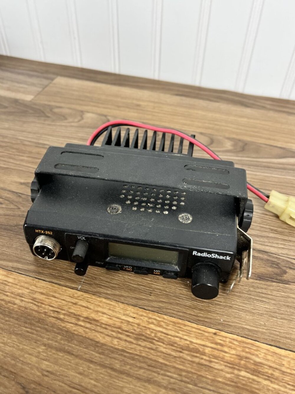 Radio Shack HTX-252 25 watt 2meter tranceiver - EXTREMELY Small - 5x5x1 inch W B - Picture 5 of 10
